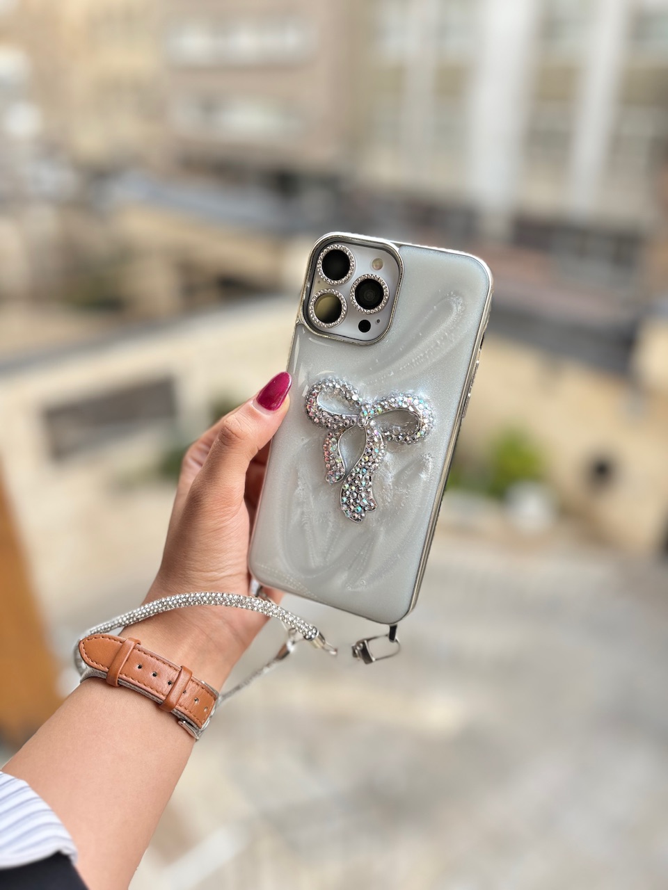 قاب پاپیون دیاموند با بند ژلاتینی و محافظ لنز نگینی آیفون15 / آیفون 15 / iphone15 / iphone 15