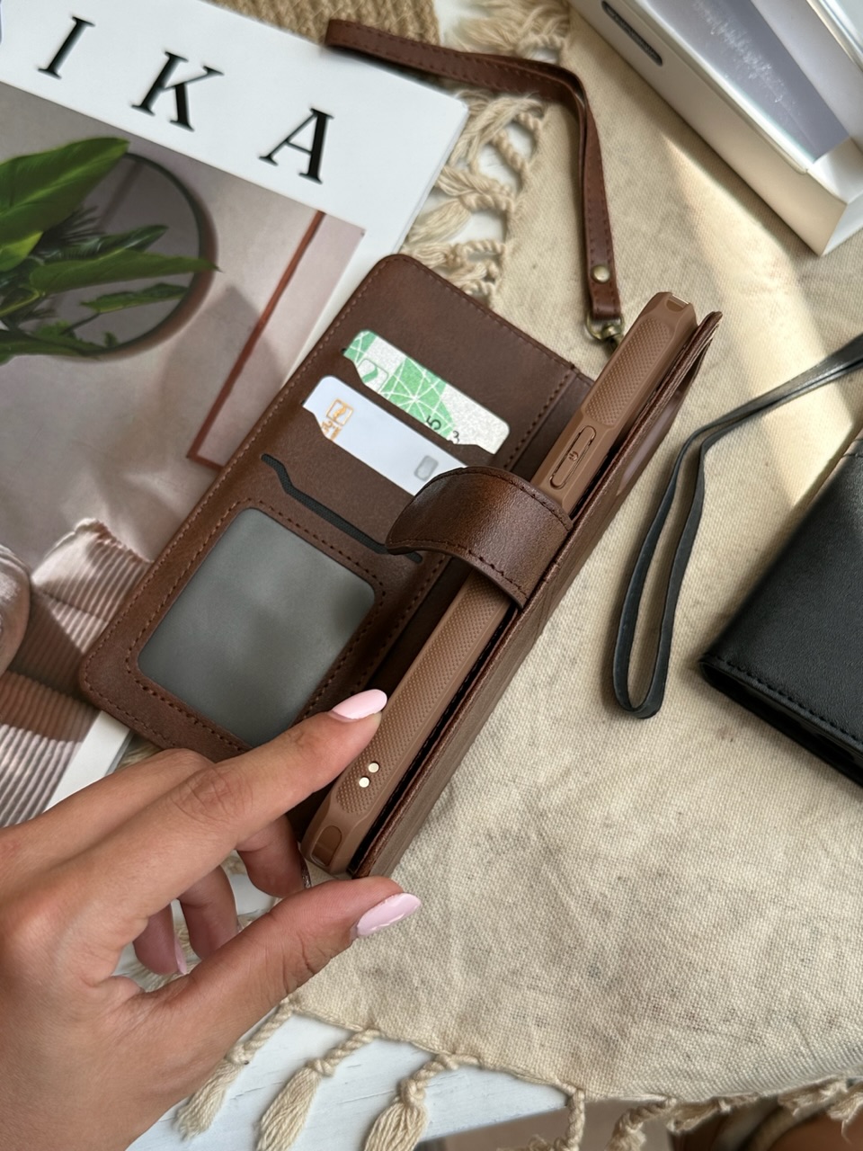 کیف JDK (مگنتی/جاکارتی دار) اورجینال قهوه ای برای آیفون۱۱پرو / آیفون ۱۱پرو / iphone11pro / iphone 11pro