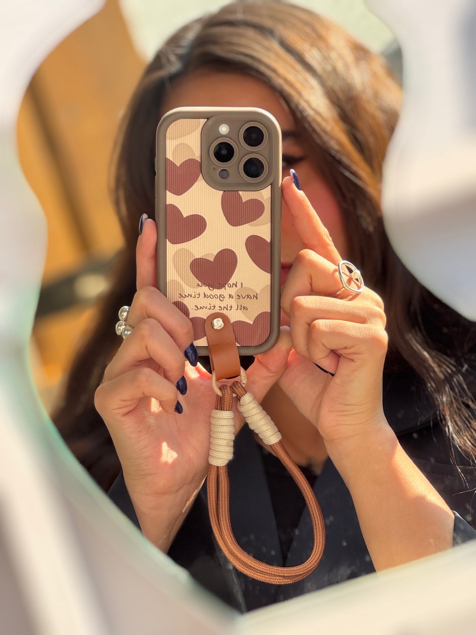 قاب کاور گارد قلب قهوه ای همراه بند ست آیفون مناسب گوشی آیفون۱۶ / آیفون ۱۶ / iphone16 / iphone 16