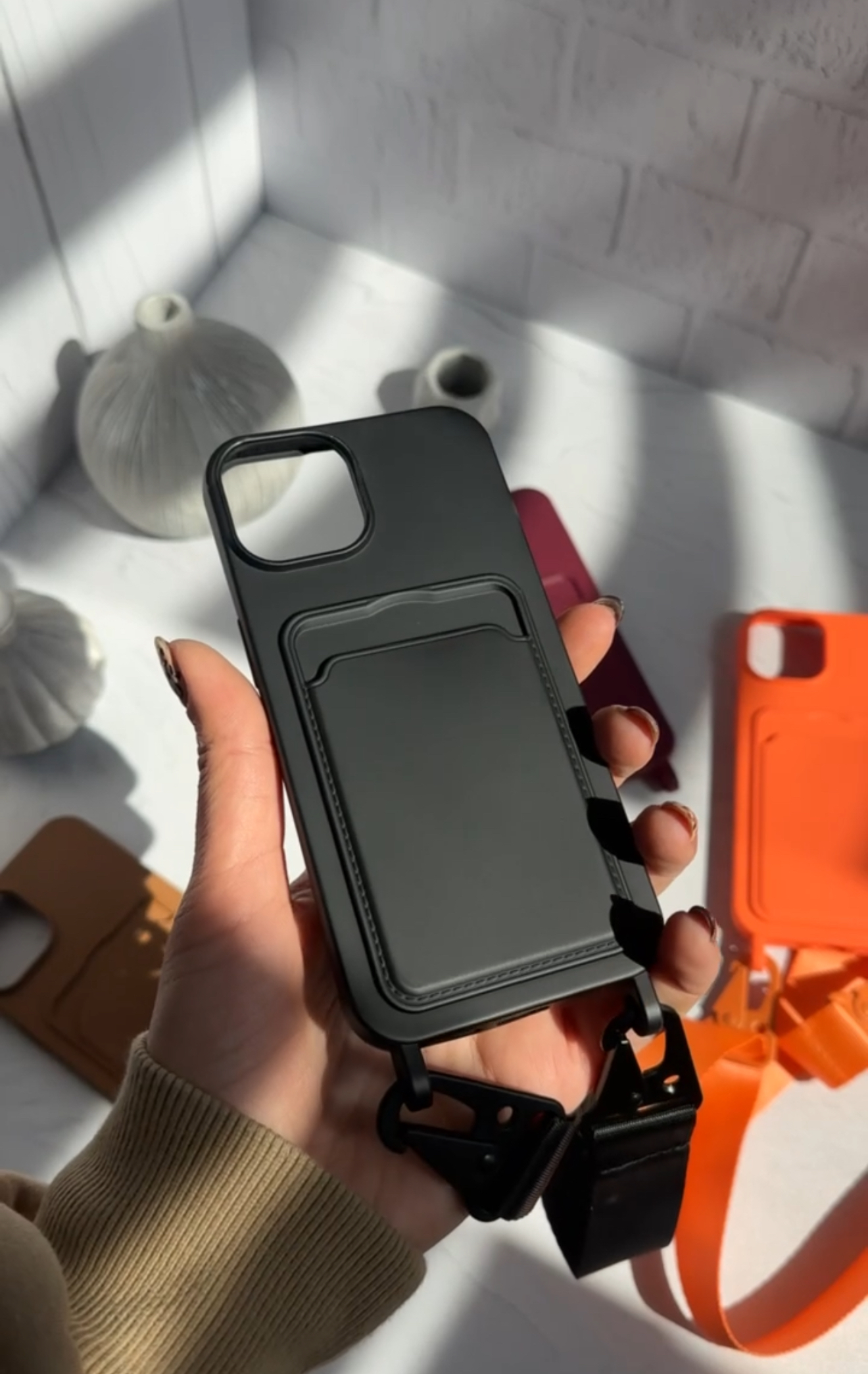 قاب سیلیکونی جاکارتی بنددار لاکچری آیفون 13 / آیفون13 / iphone13 / iphone 13 رنگ مشکی