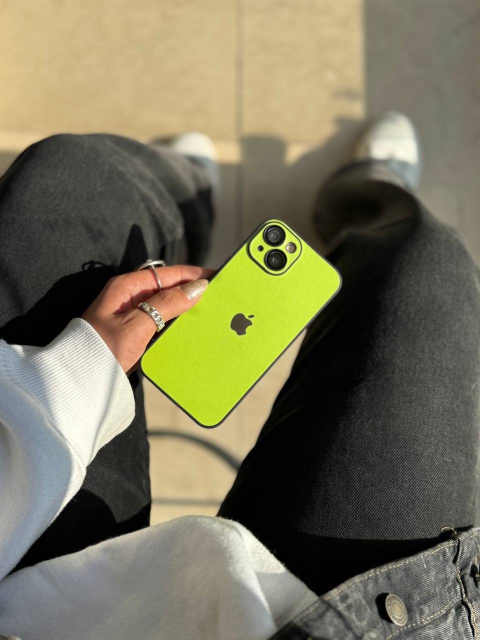 قاب کاور گارد آیفون طرح چرم لوگو فلزی اپل محافظ لنزدار رنگ سبز آیفون13 / IPHONE13 / iphone 13