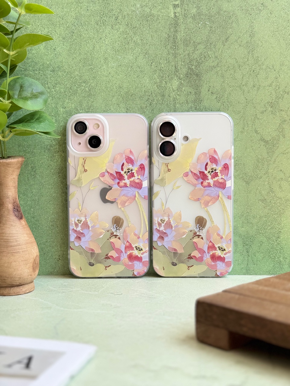 قاب ترندLotus flowers گل نیلوفر برای آیفون ۱۱پرو / آیفون۱۱پرو / iphone11pro / iphone 11 pro