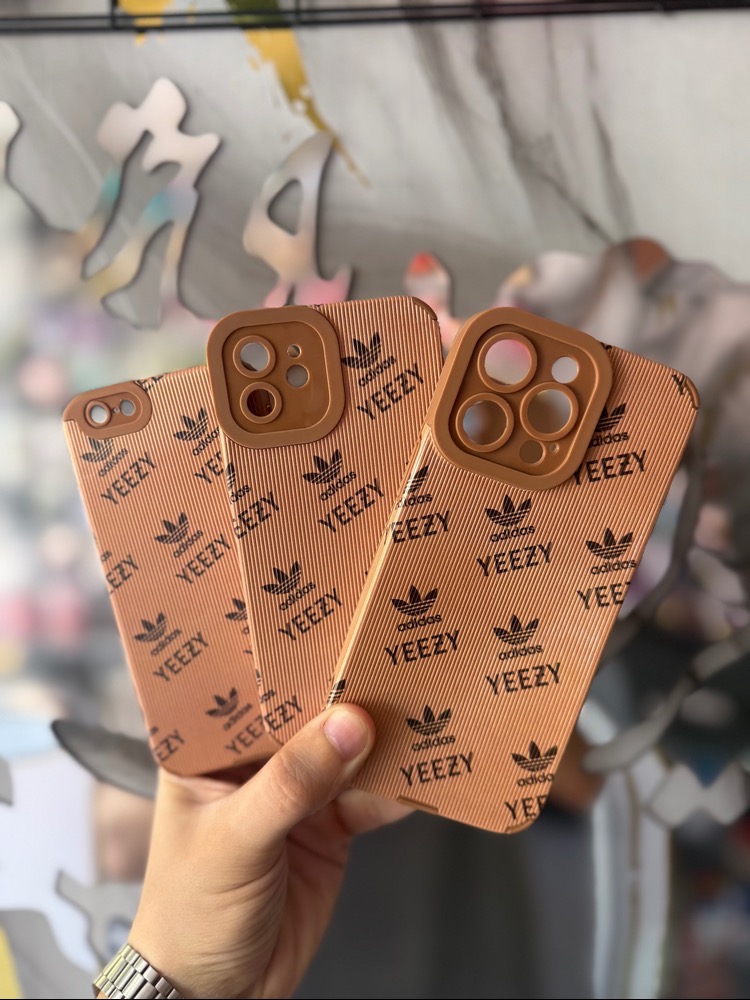 قاب کاور گارد خفن yeezy adidas برای گوشی موبایل آیفون 14 پرومکس / 14پرومکس / iphone 14 promax / iphone14promax