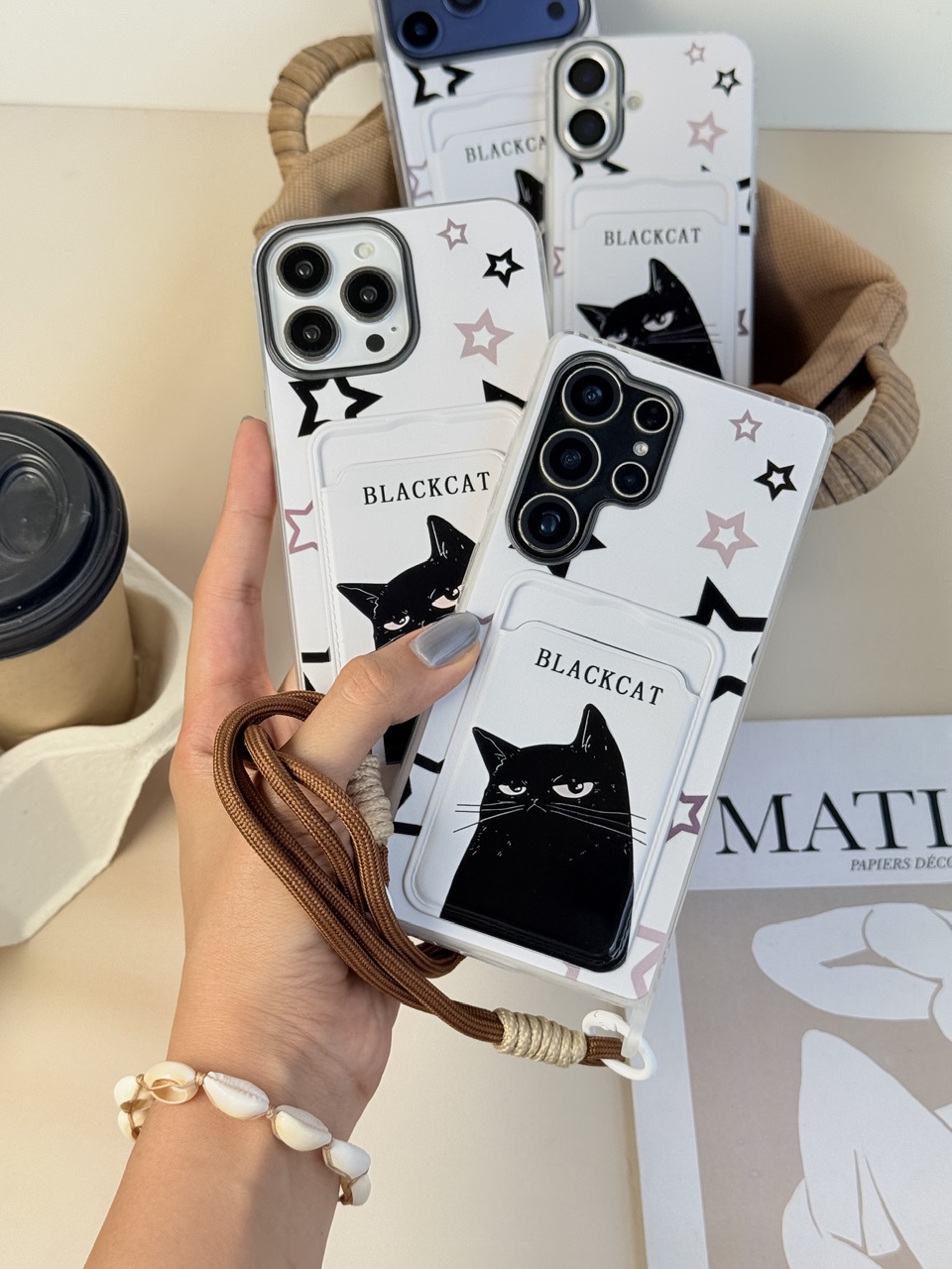 قاب کاور گارد گربه مشکی BLACK CAT جاکارتی دار همراه بند آویز آیفون 13 / آیفون13 / iphone13 / iphone 13