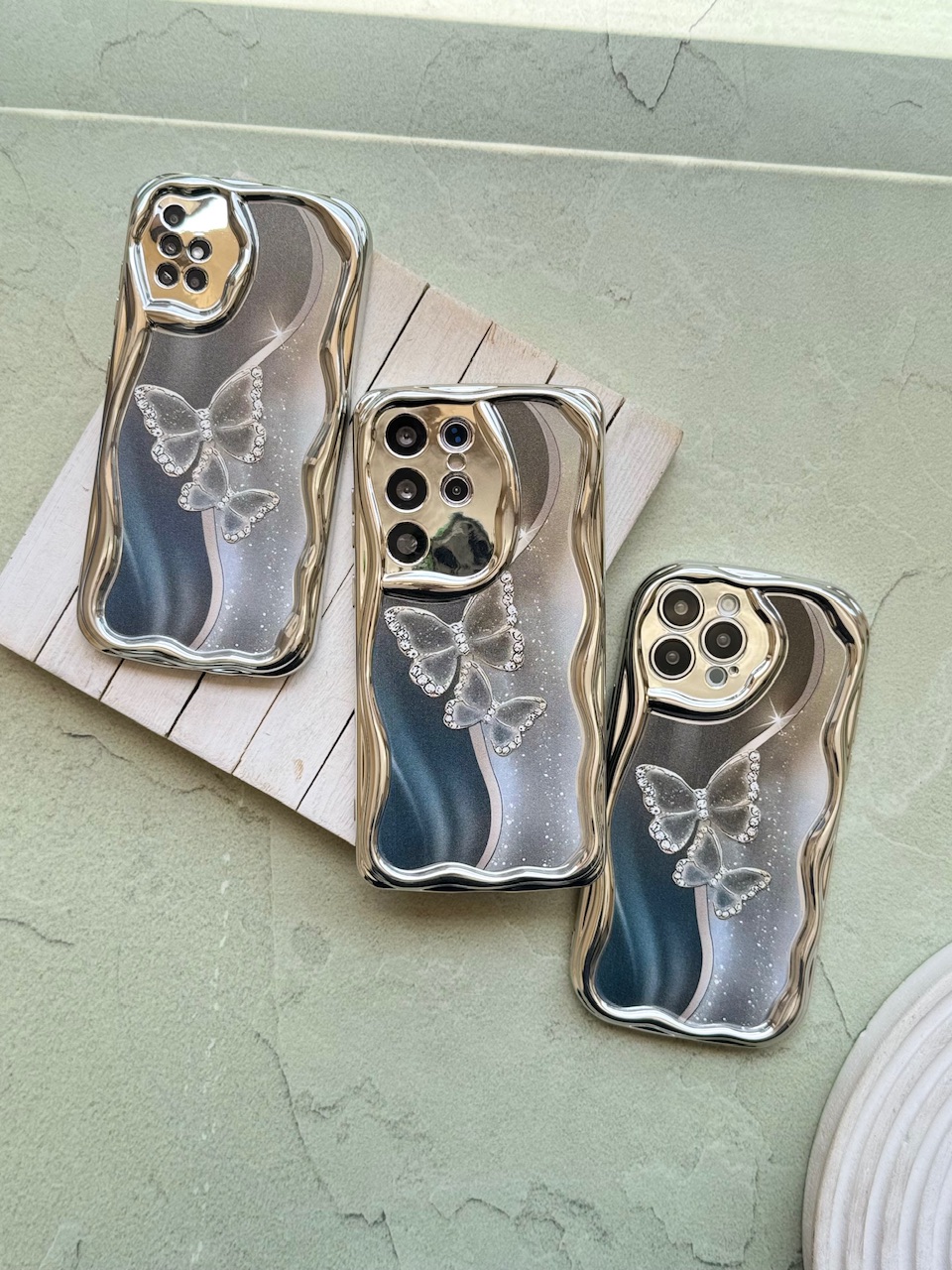 قاب کاور گاردbutterfly  Shiny Wings پروانه استیل موج دار ترند  آیفون15پرومکس / آیفون 15پرومکس / iphone15PROMAX / iphone 15PROMAX