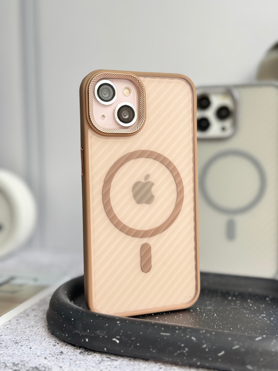 قاب کاور گارد Matte Mag (لنز کربن شیاردار) رنگ دیزرت تیتانیوم آیفون16 / آیفون 16 / iphone 16 / iphone16
