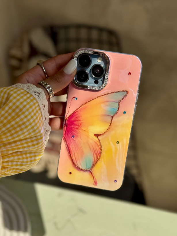 قاب کاور گارد پروانه رنگی جادویی ترند سفید آیفون 14 پرومکس / 14پرومکس / iphone 14 promax / iphone14promax