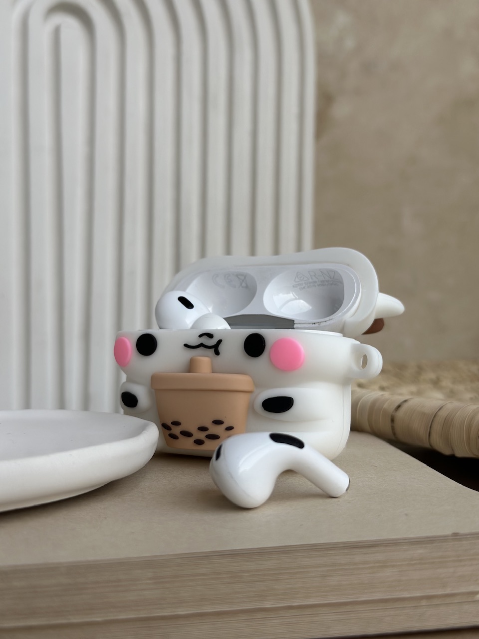 کاور ایرپاد پرو و ایرپاد پرو۲ مشترک / Airpods pro / pro2 طرح Baby Cow دخترانه بچه گاو