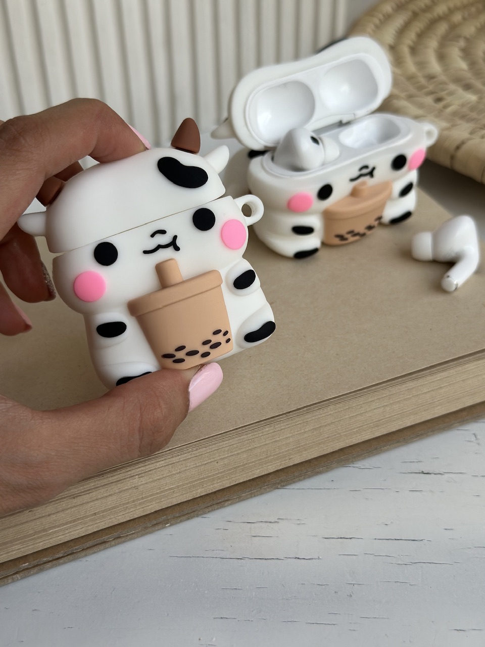 کاور ایرپاد پرو و ایرپاد پرو۲ مشترک / Airpods pro / pro2 طرح Baby Cow دخترانه بچه گاو